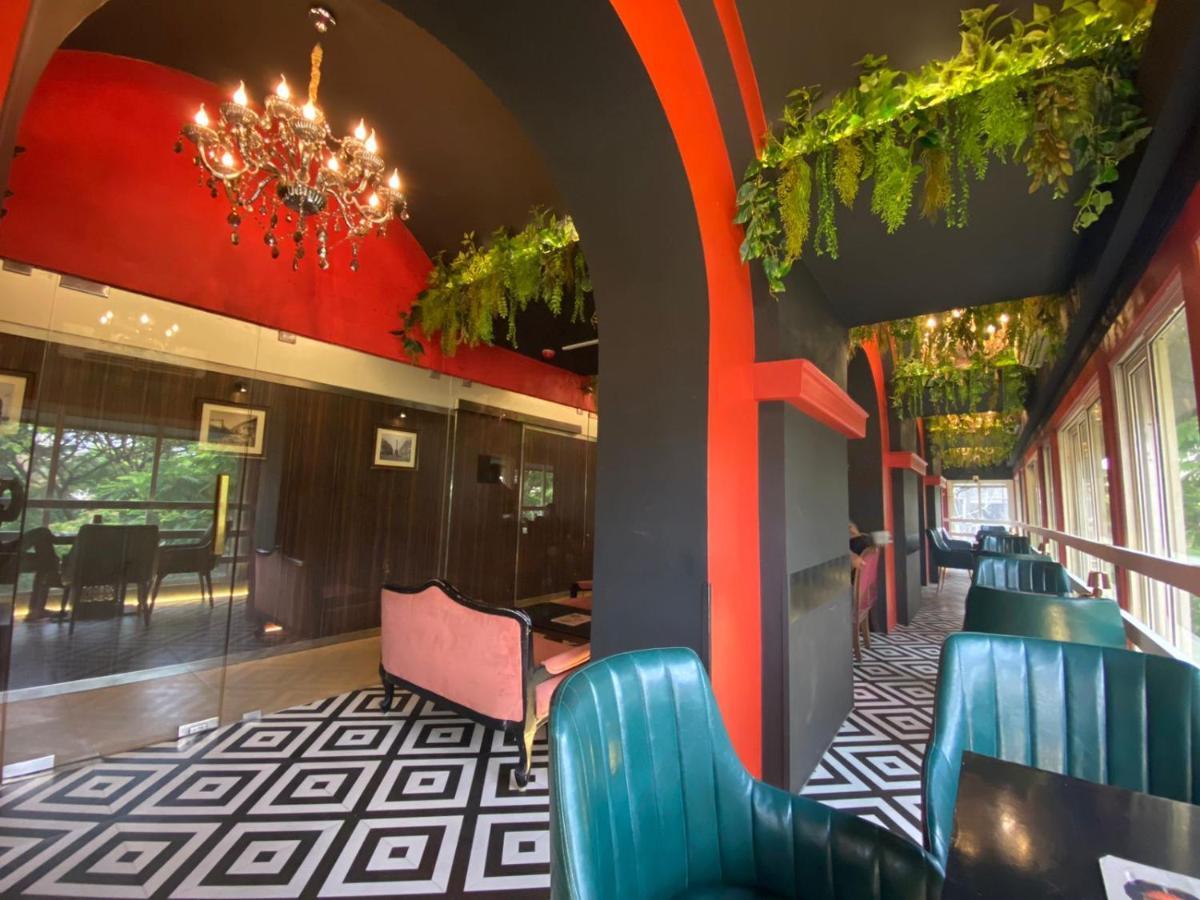 Gulf Hotel Mumbai- The Boutique Hotel Colaba مومباي المظهر الخارجي الصورة