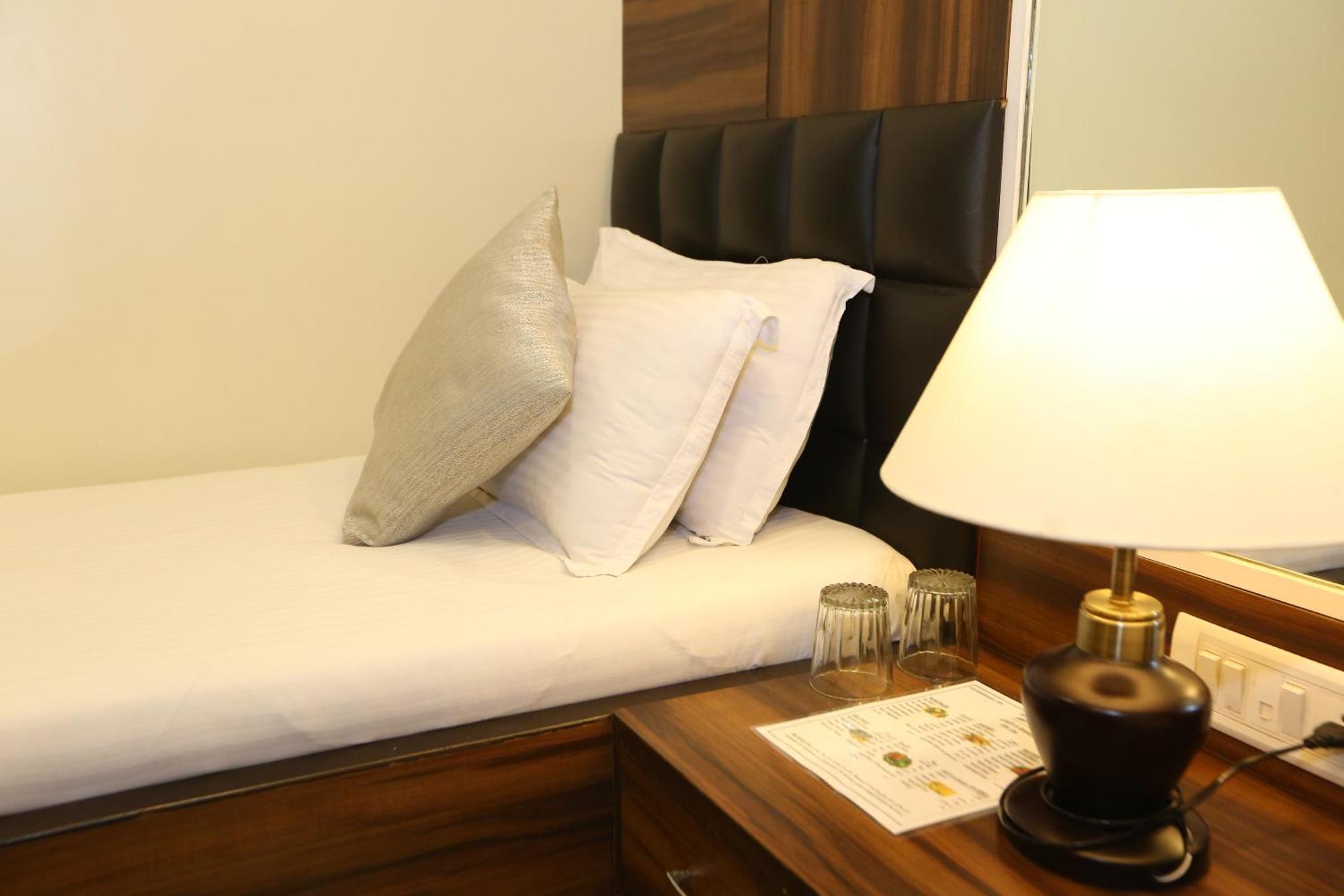 Gulf Hotel Mumbai- The Boutique Hotel Colaba مومباي المظهر الخارجي الصورة