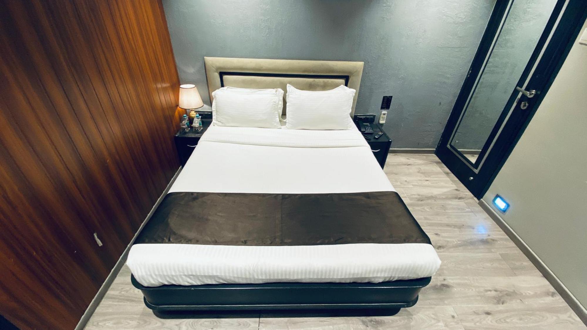 Gulf Hotel Mumbai- The Boutique Hotel Colaba مومباي المظهر الخارجي الصورة