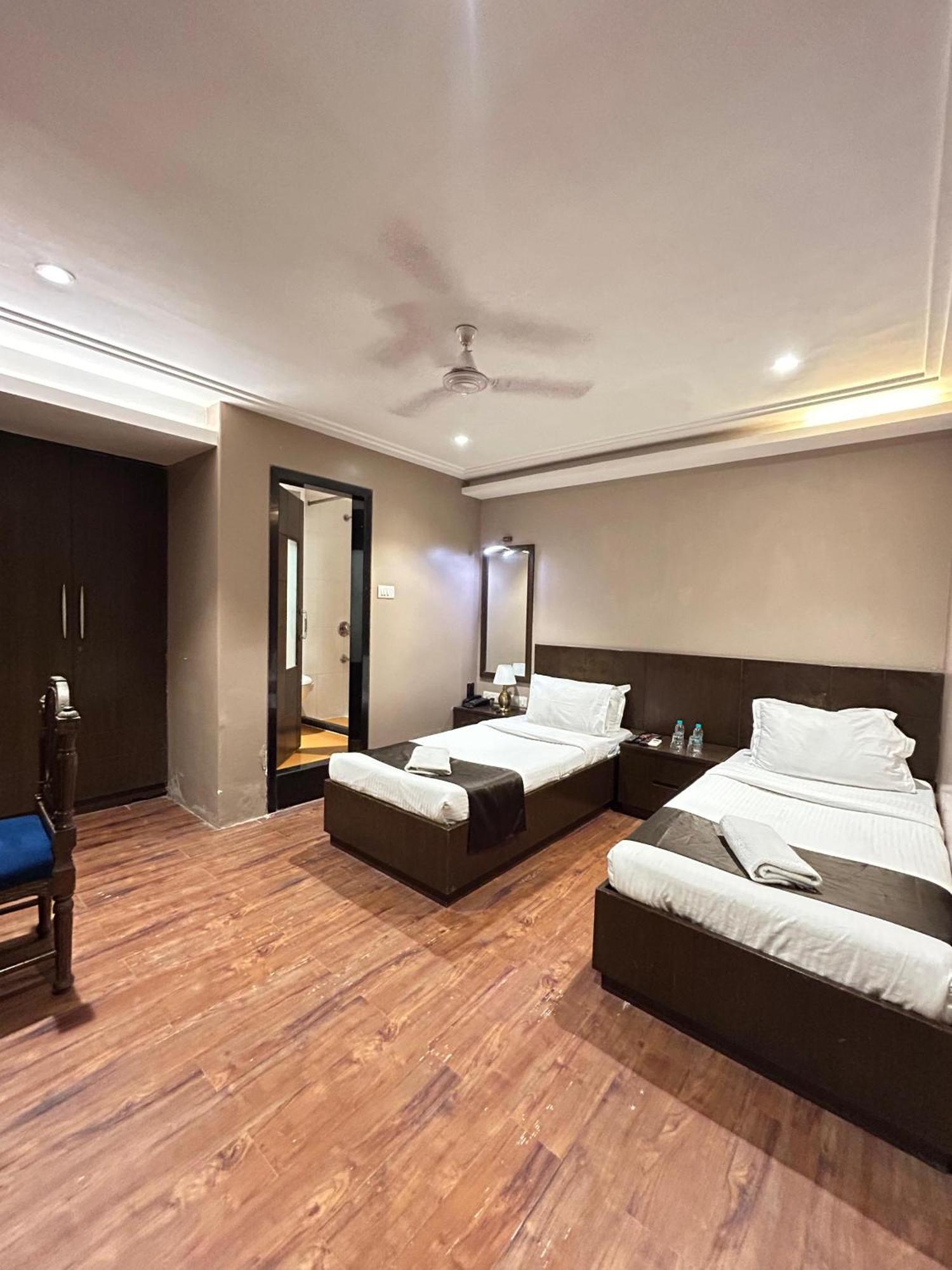 Gulf Hotel Mumbai- The Boutique Hotel Colaba مومباي المظهر الخارجي الصورة
