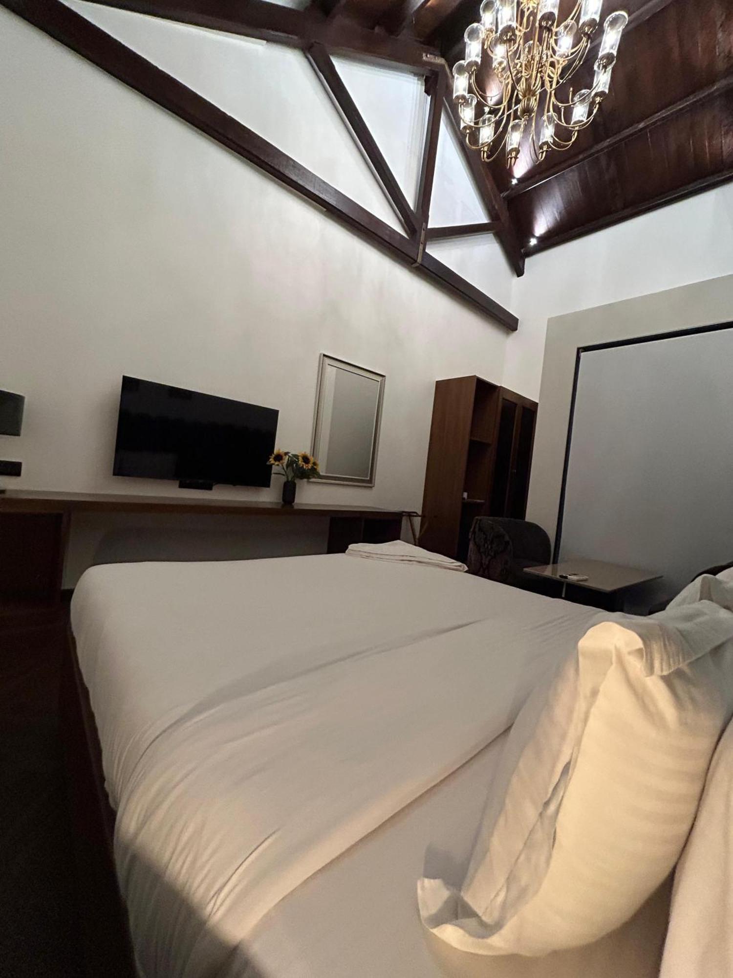 Gulf Hotel Mumbai- The Boutique Hotel Colaba مومباي المظهر الخارجي الصورة